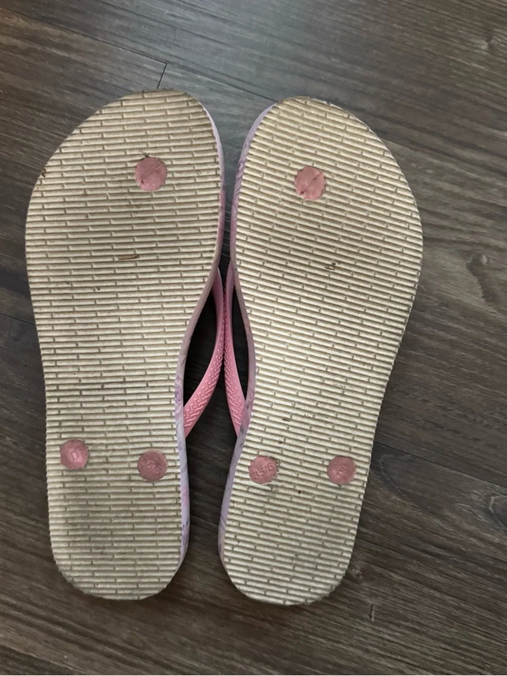 Havaianas worn once